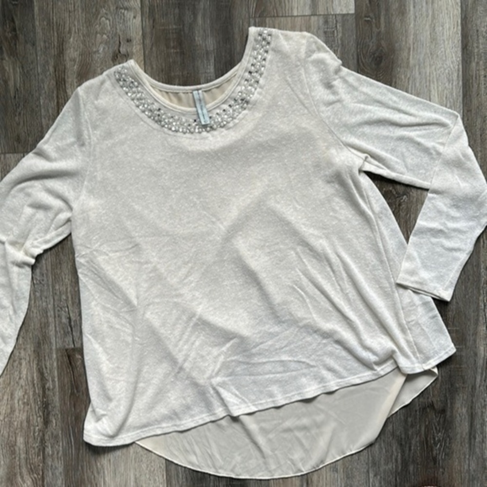 Yuni Los Angeles Top ivory and white beaded neckline unique back size Large